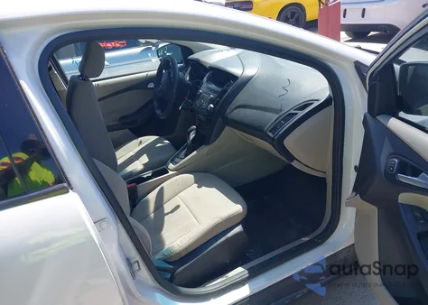 2018 Ford Focus Se z USA, uszkodzony, nr VIN 1FADP3K21JL262029